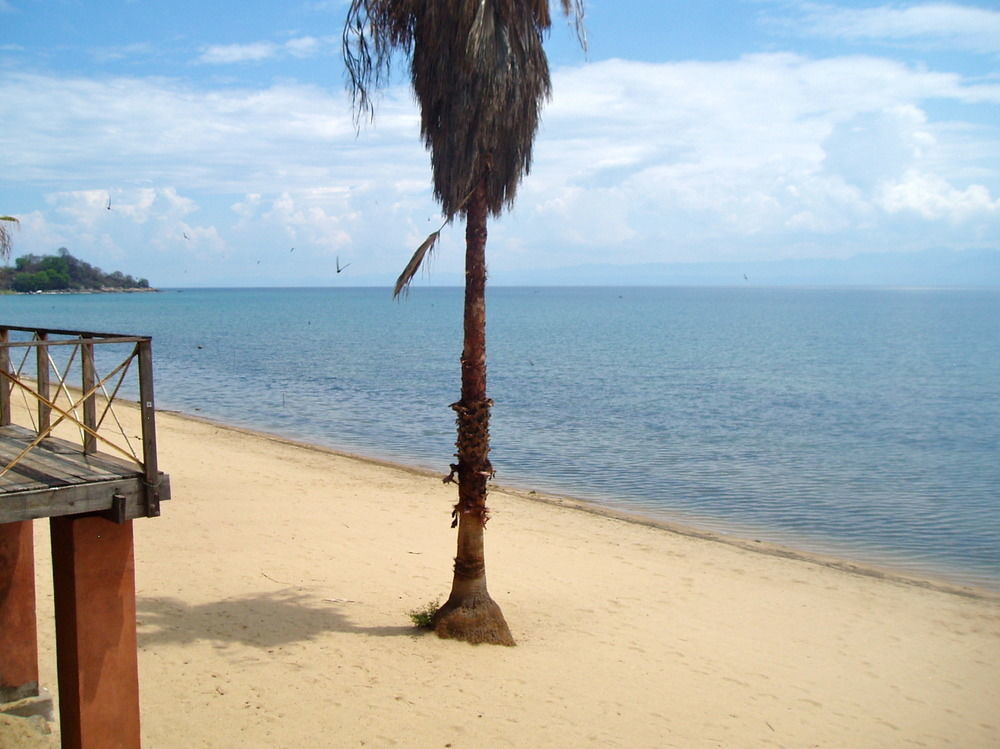 Nkhudzi Beach Lodge Nkudzi Exteriör bild