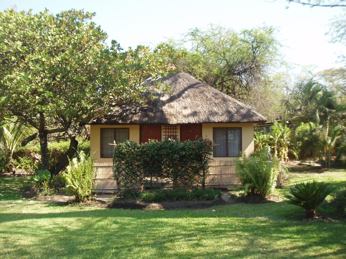 Nkhudzi Beach Lodge Nkudzi Exteriör bild